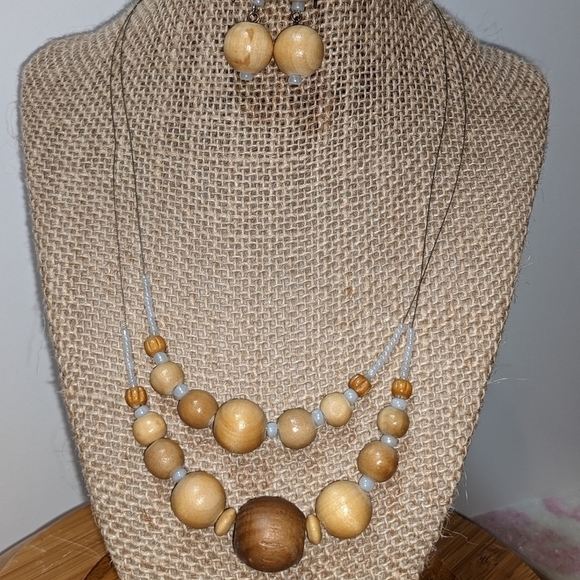 Wooden Bead Invisible Necklace with Earrings Set - Picture 6 of 7